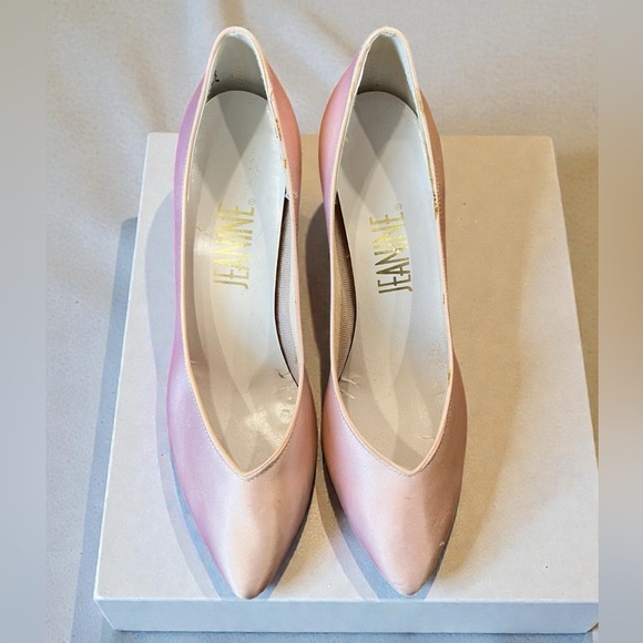 Jeanine Light Pink Satin Kitten Heels almond toe shoes -8.5 womens - Picture 3 of 8